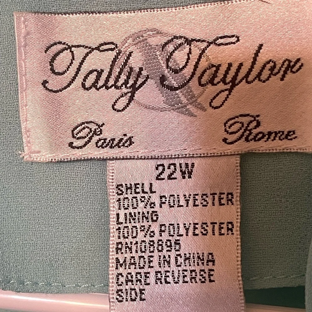 Tally Taylor Light Blue Blouse zise 22W Sherlock 100% polyester Linning - Picture 6 of 7